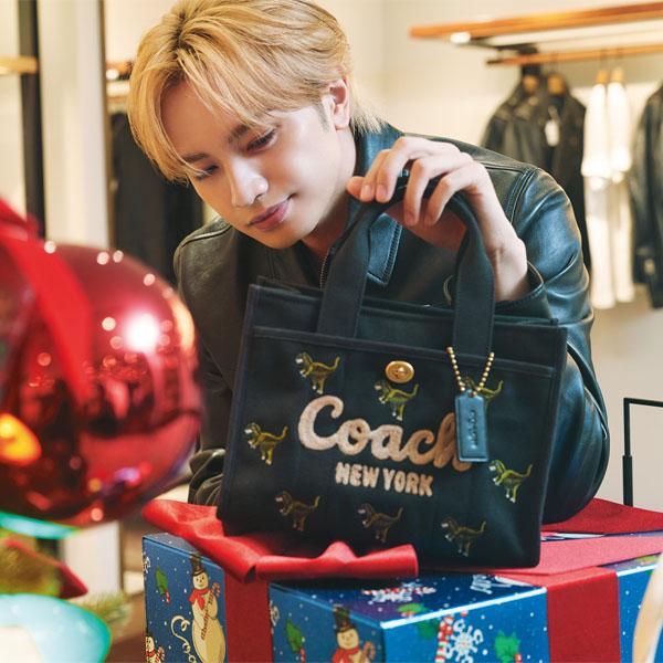 ホリデーギフトを探している中島健人さん COACHでのショッピングをのぞき見