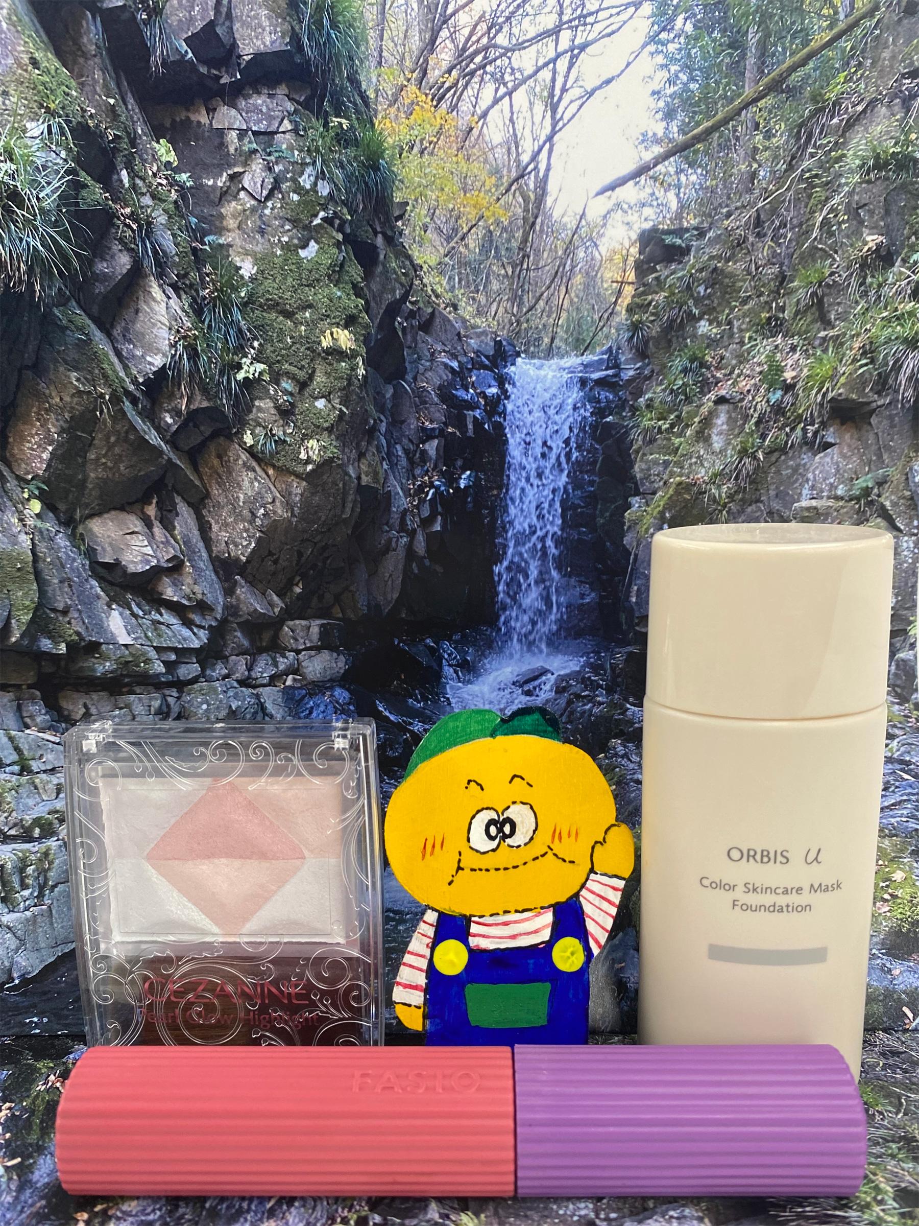 【From Editors】取材で実践！ 滝行の水圧に耐え抜いた「実力派コスメ」3選で2025年も開運まっしぐら！