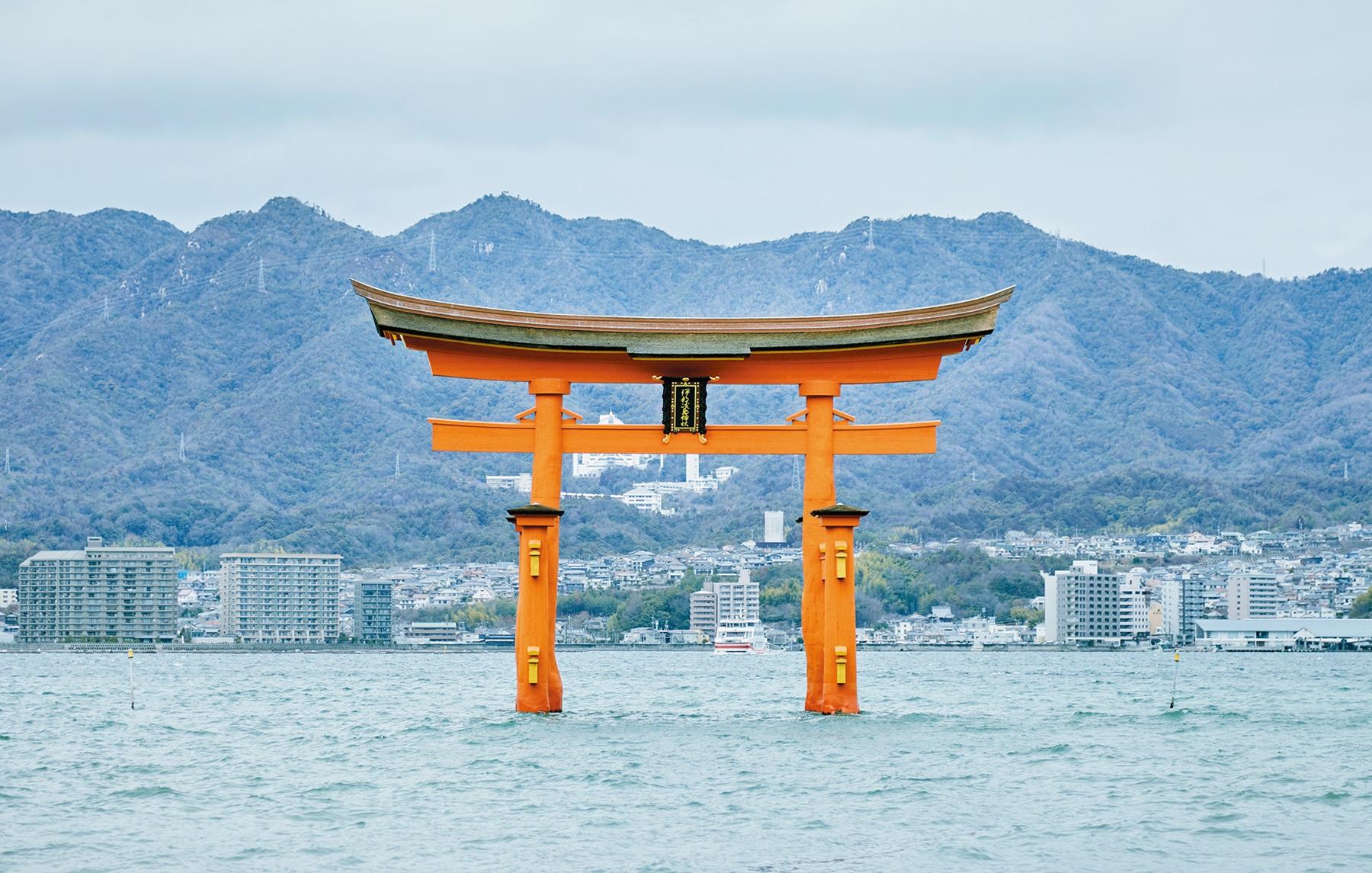 神秘的な嚴島神社と周辺の自然が世界遺産。一度は訪れたい観光名所・宮島へ