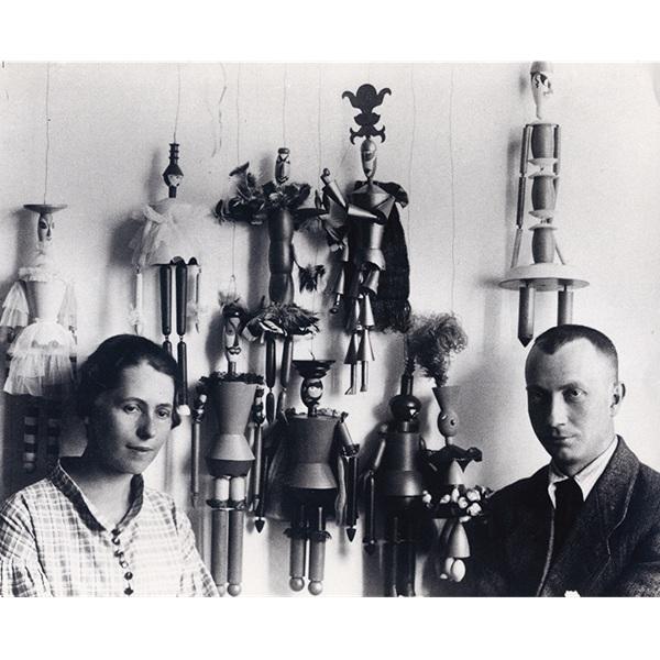 前衛芸術で成功した秘密に迫る！ 20世紀前半を代表する、アーティスト夫妻の展覧会