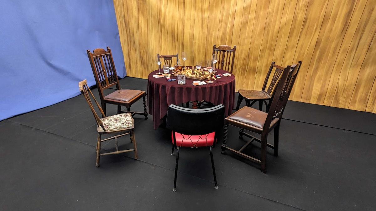 【COVER STORY】艶やかな表情の裏では優しさ×連携プレーが光る、WEST.のみなさんのグラビア撮影の様子。