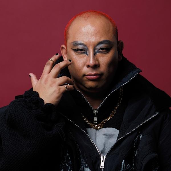 トム・ブラウンのみちおが“怪力ヒールメイク”にトライ｜ #美ジュ-1グランプリ