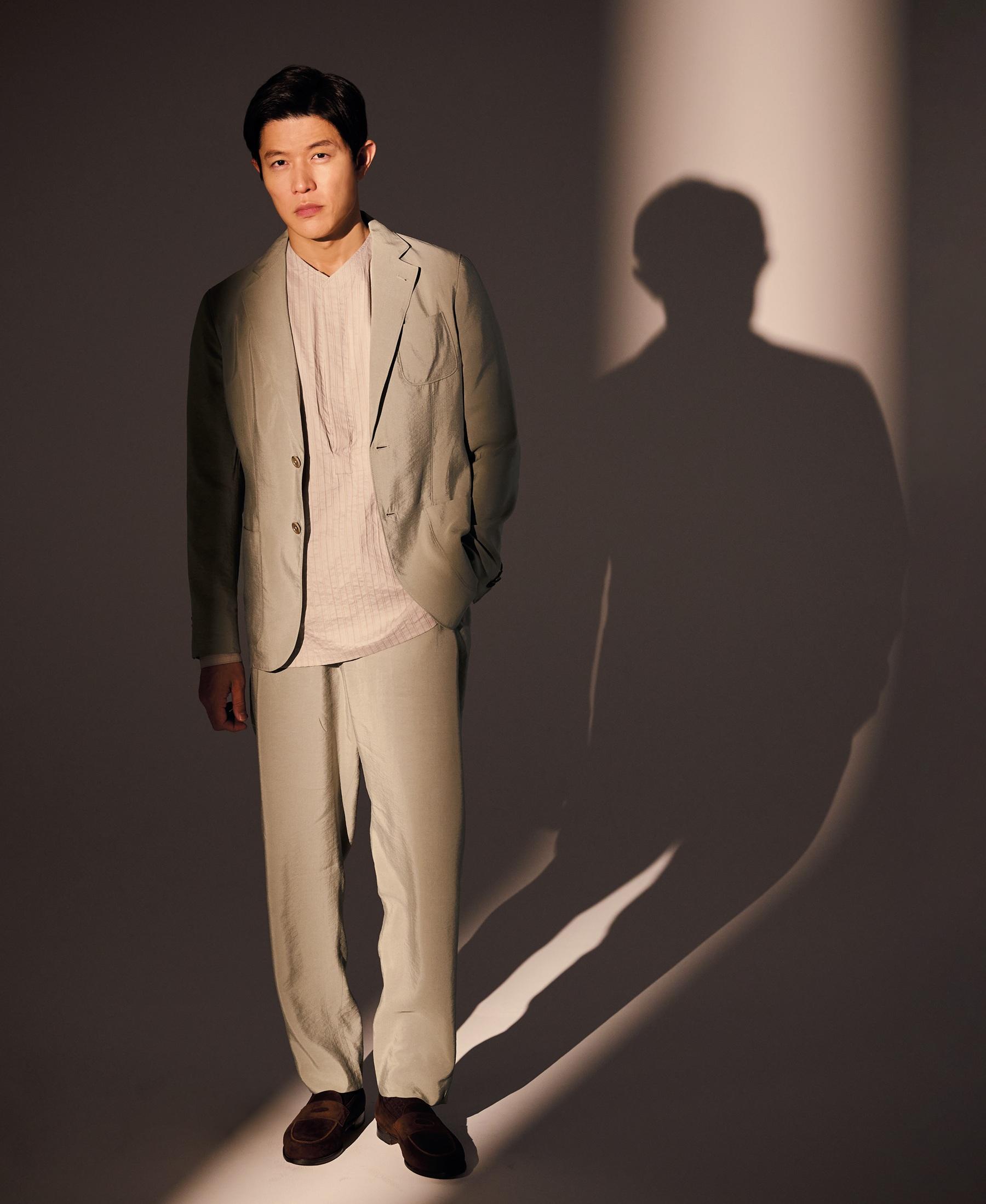 硬軟自在に観る者の心を掴む。“役に生きる”俳優、鈴木亮平の肖像