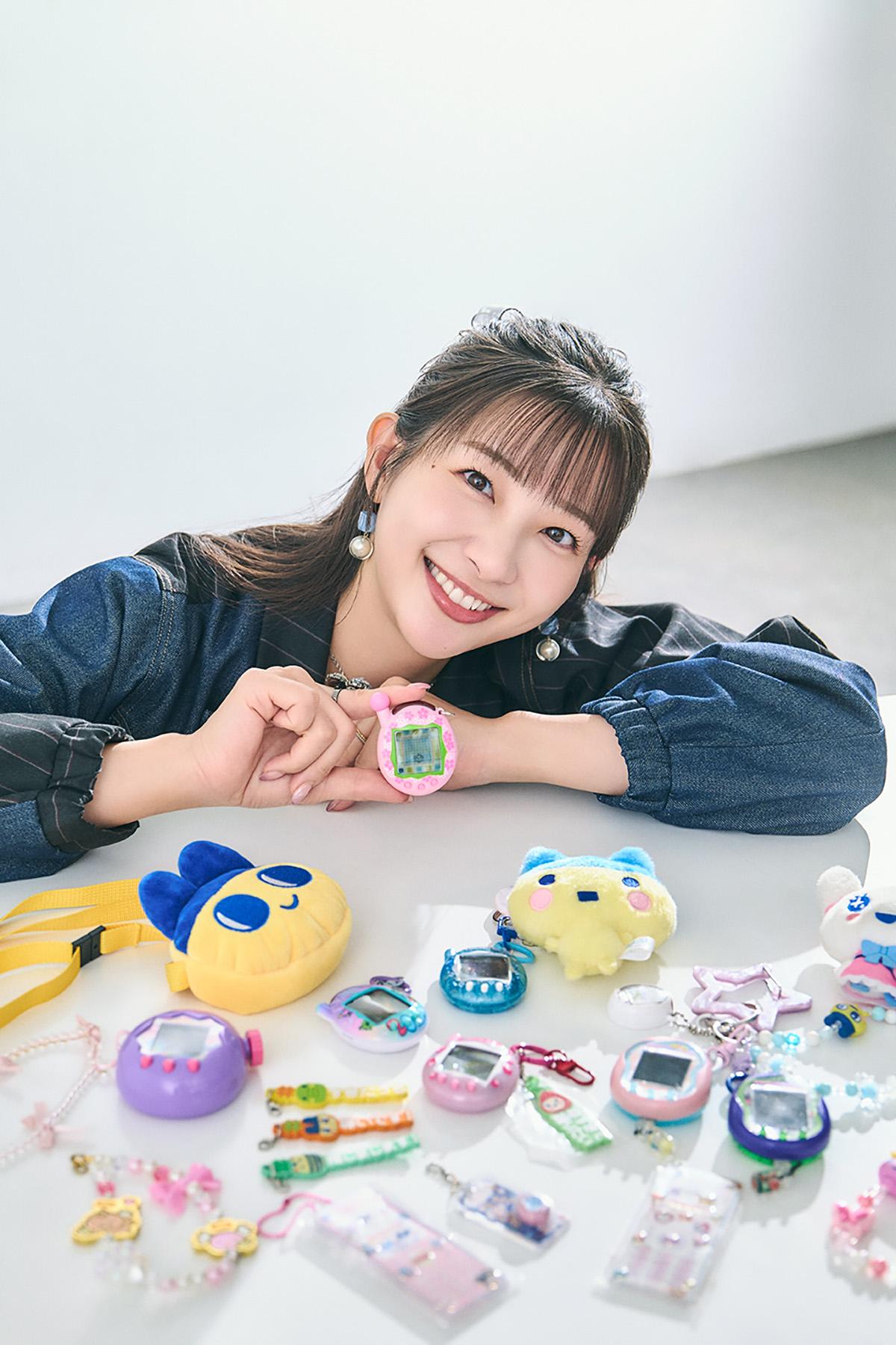 足立梨花「たまごっち」への偏愛。「懐かしくてかわいくてどハマりしてます」