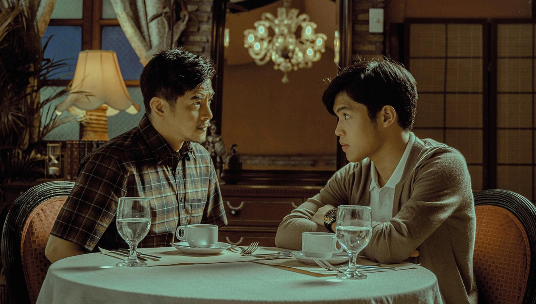 劇的な変貌を遂げる90分の会話劇『アバウトアス・バット・ノット・アバウトアス』