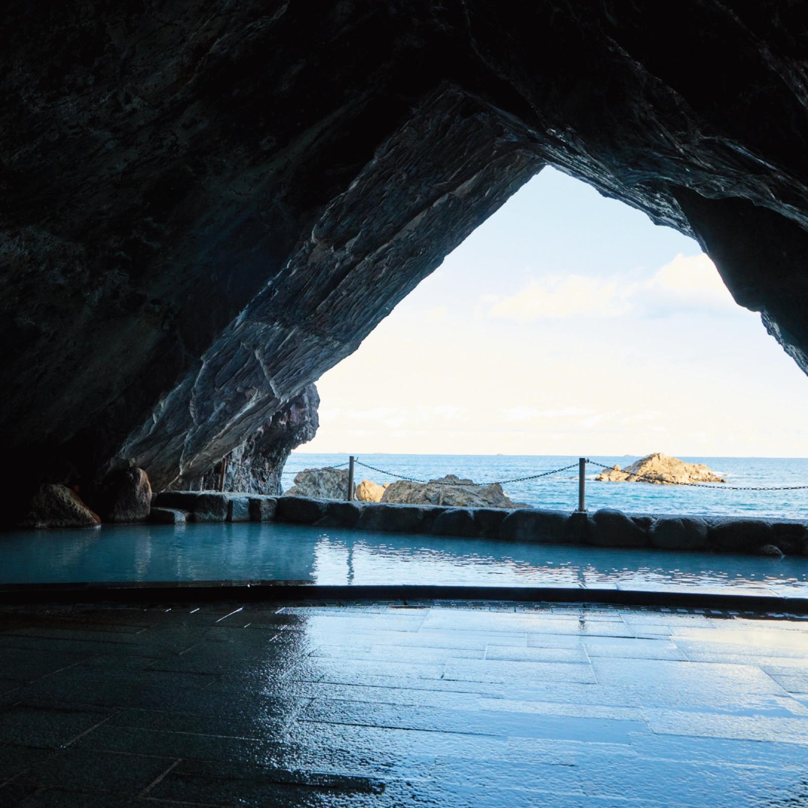 迫力の洞窟温泉に酔う！ 非日常を味わえる和歌山のパラダイス「ホテル浦島」