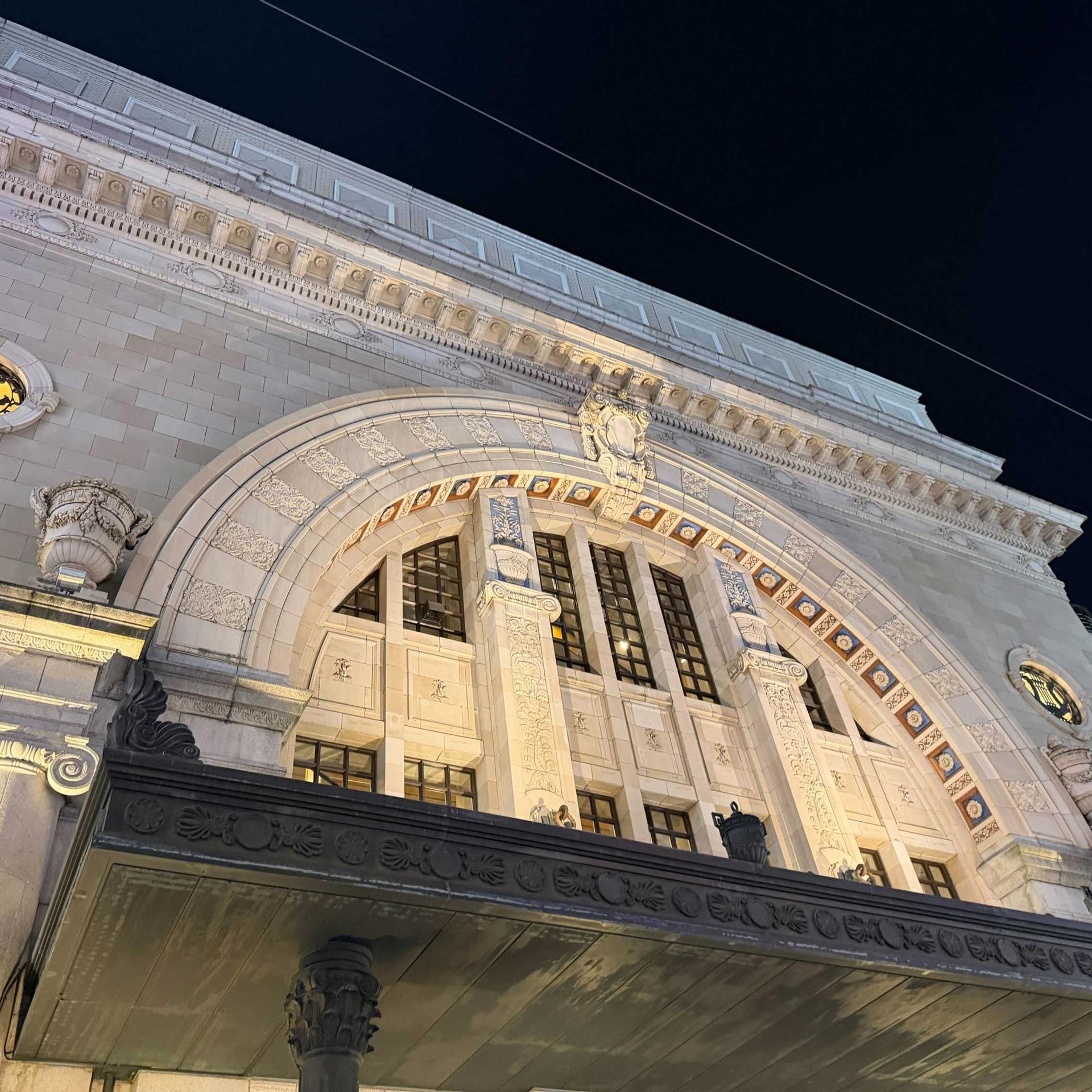 【COVER STORY】なにわ男子と一緒に、大阪“エモ旅”へ！ 『なにわ男子カレンダー2026.4→2027.3』のアザーカットを先行公開