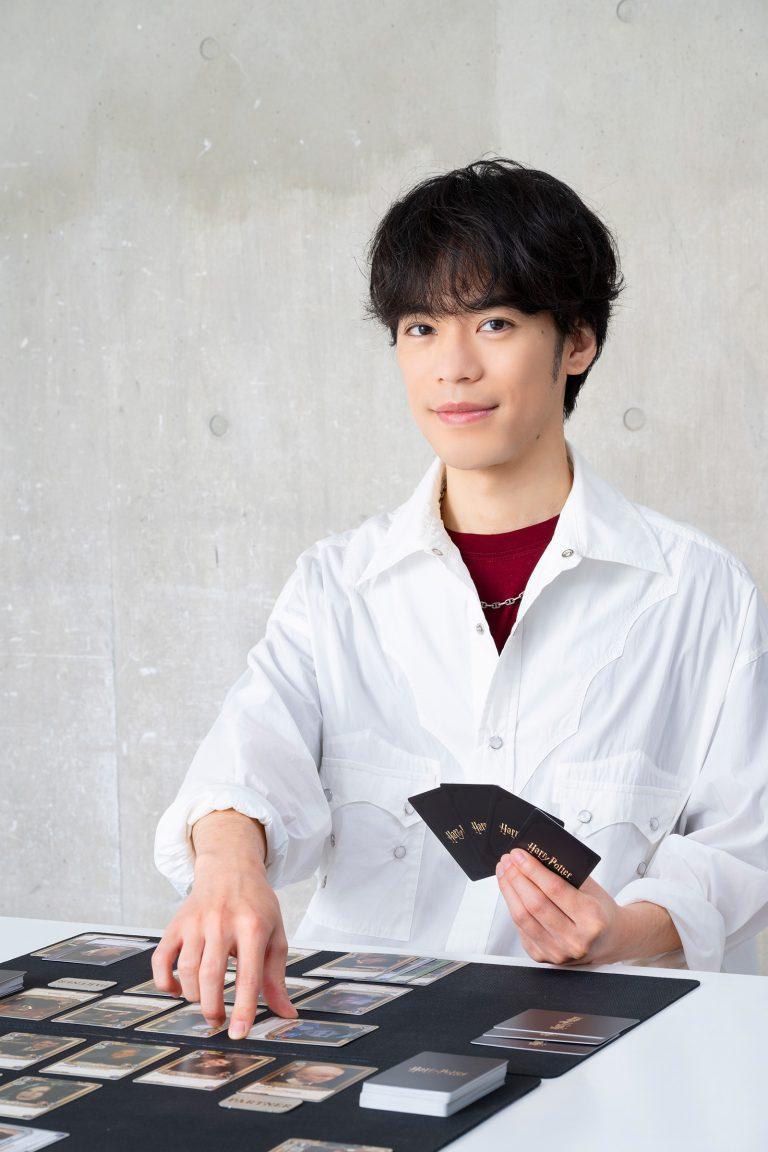 小野賢章さんがハリー・ポッター公式トレカを初体験！ ファン必見のカードの世界へ