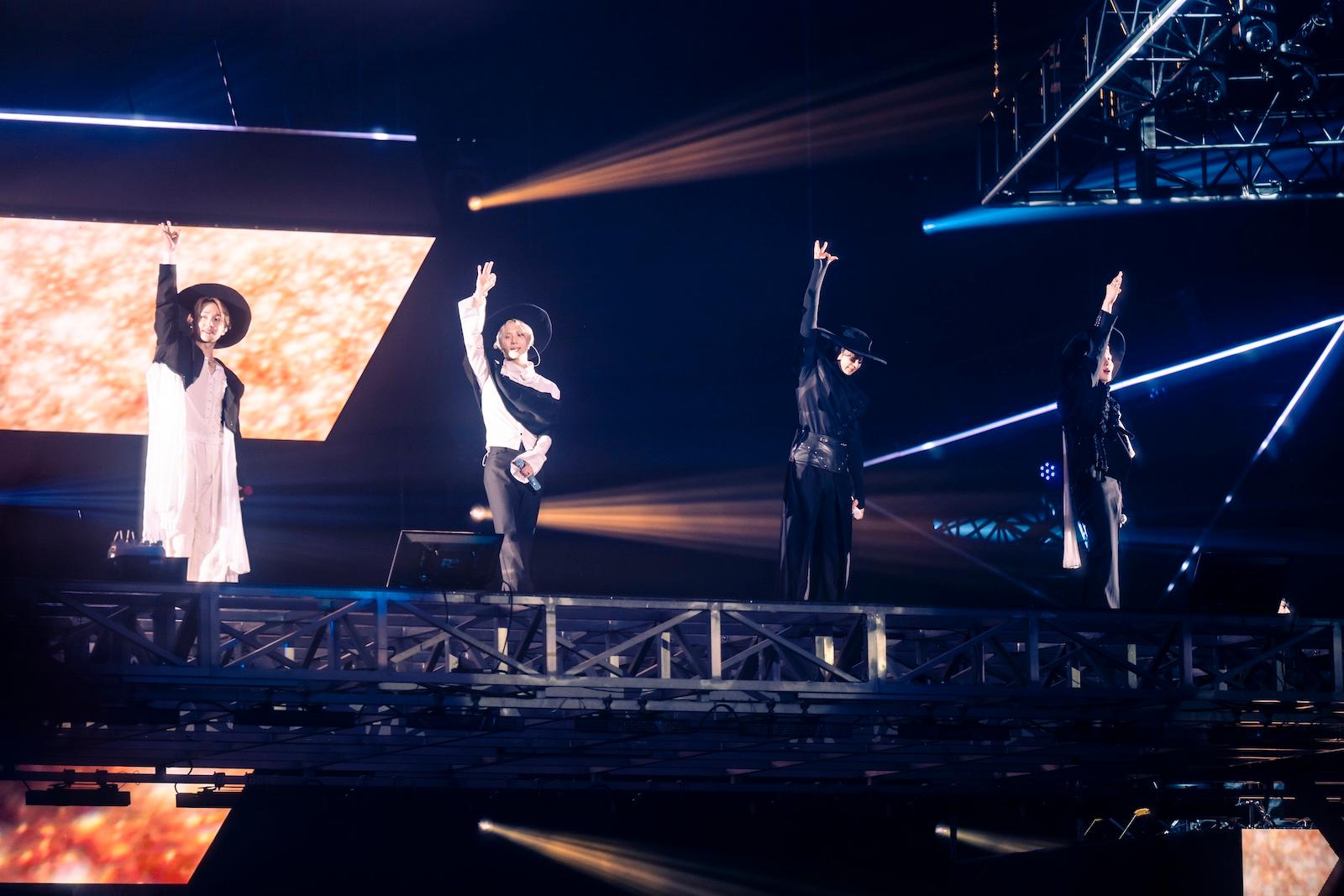 SHINee、8年ぶりに4⼈で⽇本のステージに⽴ち、真⼼を届ける。万感のドーム公演初⽇レポート！