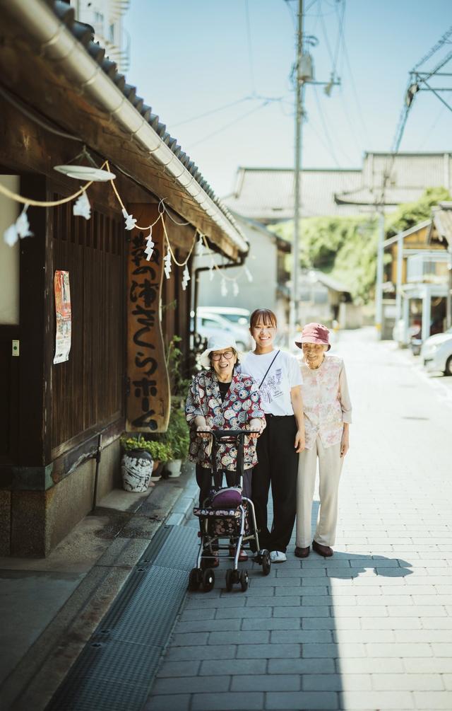 移住して実現! 鞆の浦で“自分らしい介護”を届ける24歳の物語