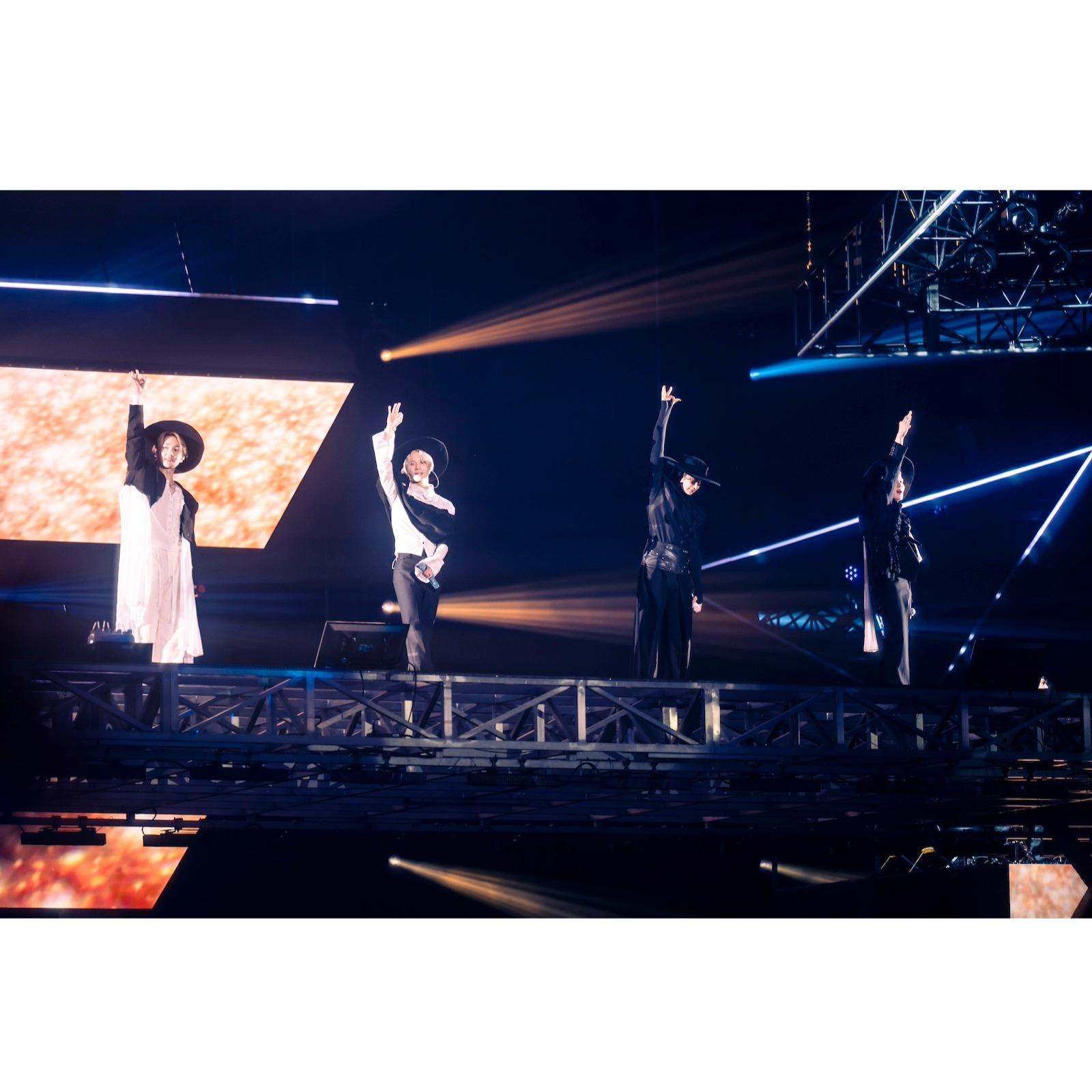SHINee、8年ぶりに4⼈で⽇本のステージに⽴ち、真⼼を届ける。万感のドーム公演初⽇レポート!
