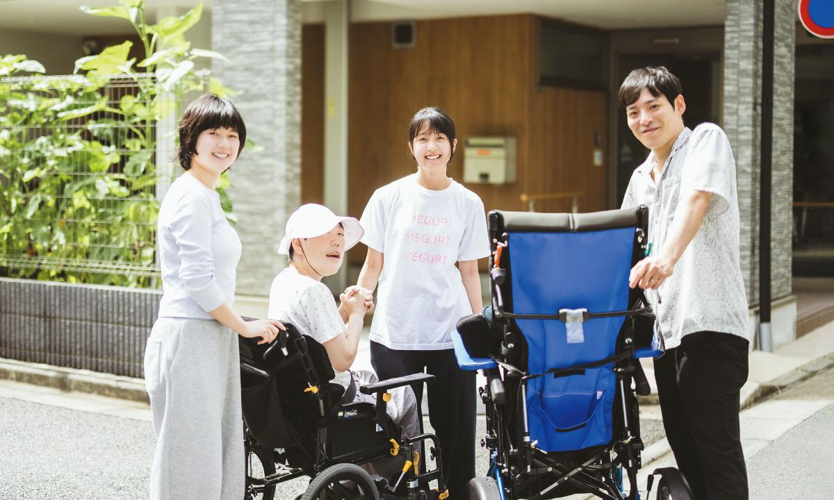 俳優、舞踊家、音楽家。夢を追う3人が「グループホームめぐり」で働く理由|世田谷区で自分らしく働く、福祉の現場